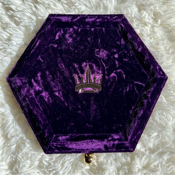 Jeffree Star Cosmetics- Blood Lust - Picture 7 of 10